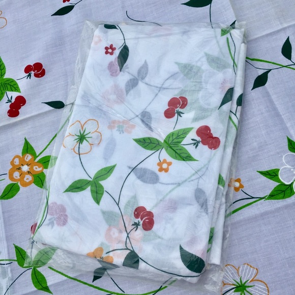 🍒 VINTAGE “Cherry Trellis” CURTAINS! - Picture 2 of 10